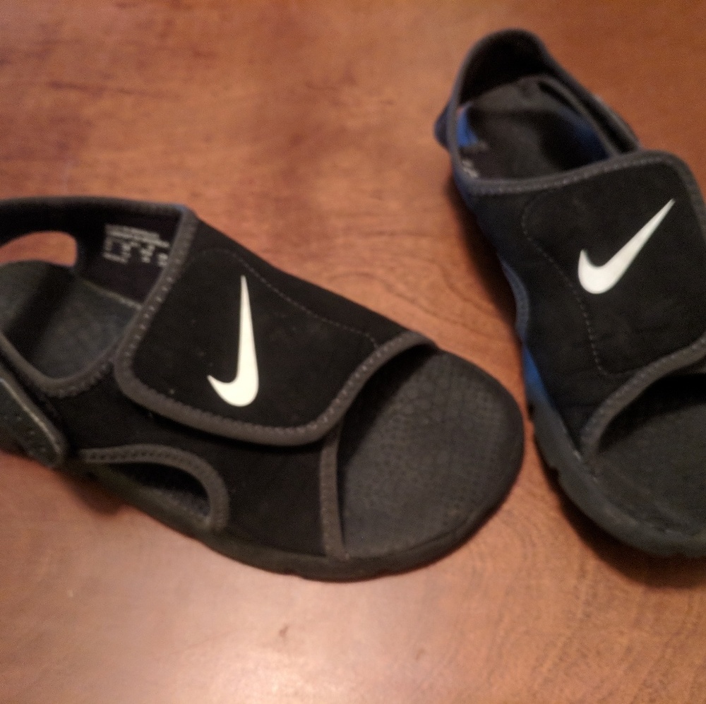 Black Nike Sandals